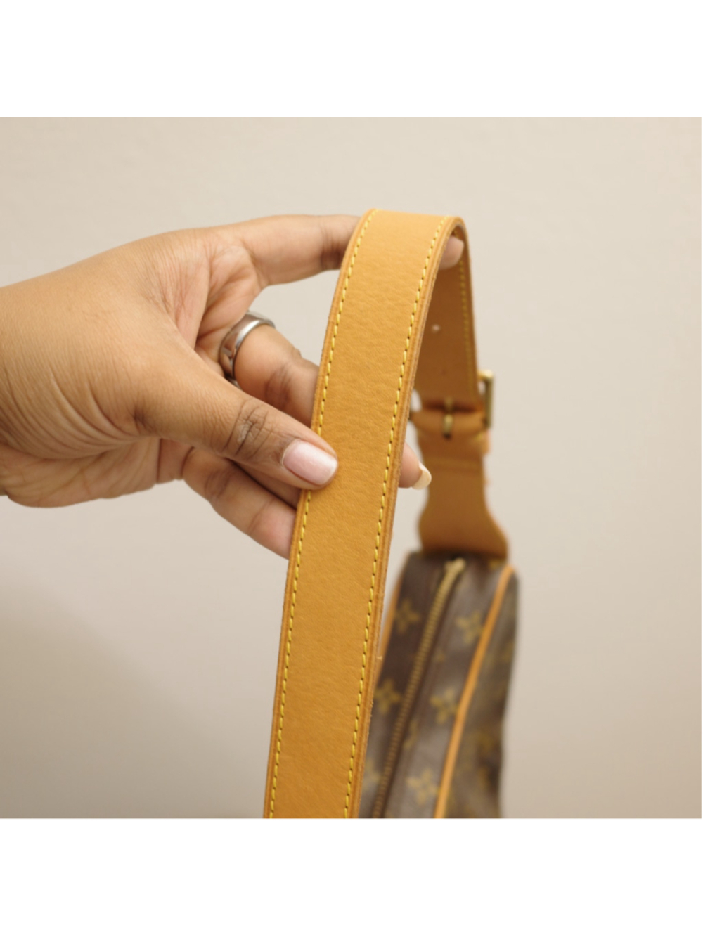 LOUIS VUITTON Monogram Croissant MM - Picture 7 of 15